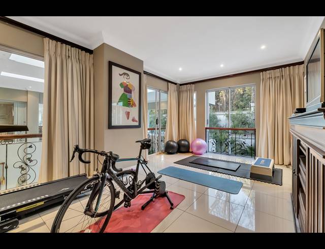 7 BEDROOM HOUSE FOR SALE IN BRYANSTON